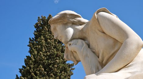 Escultura de Josep Llimona al cementiri d'Arenys de Mar.
