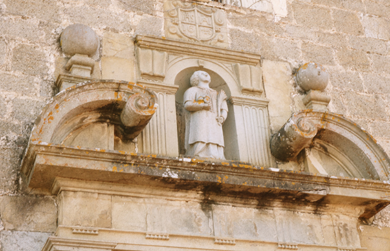 Portalada del Santuari de Santa Quitèria a Vilanova del Vallès.