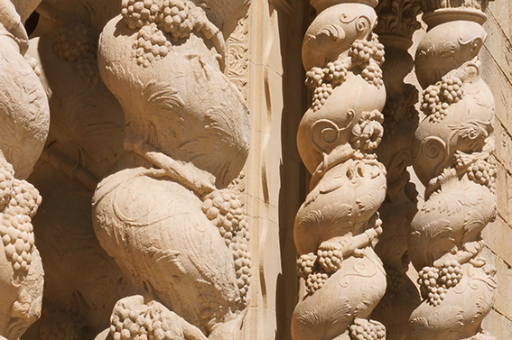 Columnes salomòniques a l'església de Caldes de Montbui.