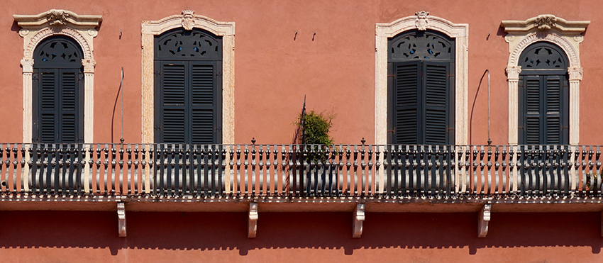 Balcó a la Piazza Brà de Verona.