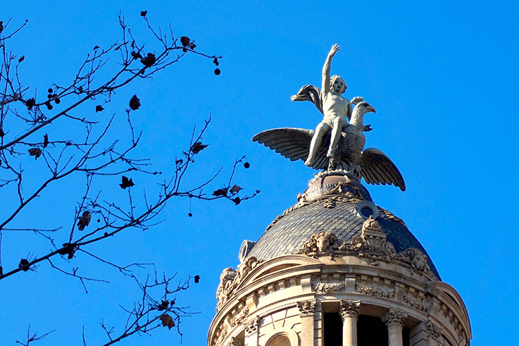 Escultura de Ganímedes a La Unión y El Fénix.