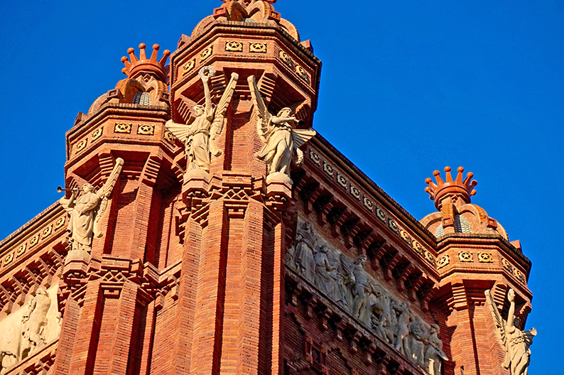 Escultures a l'Arc de triomf de Barcelona.