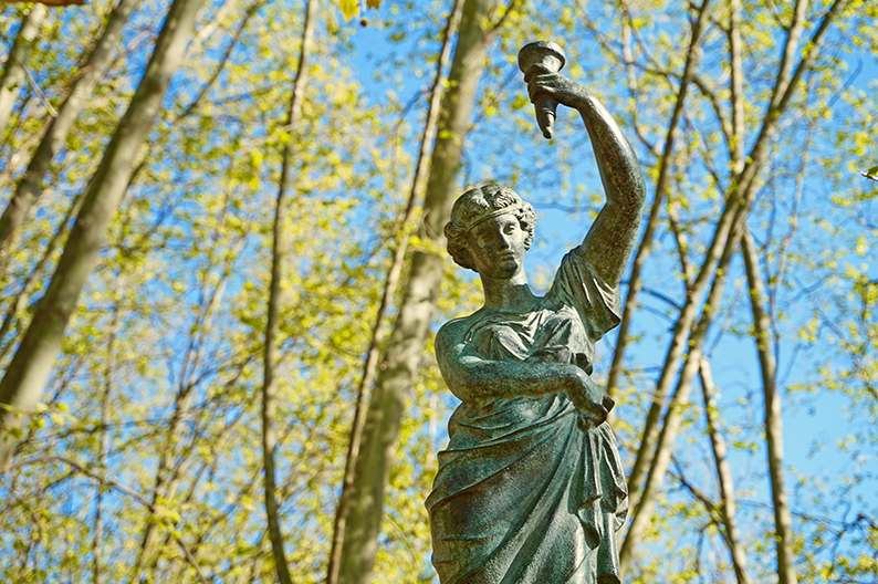 Escultura al Parc Dalmau de Calella.