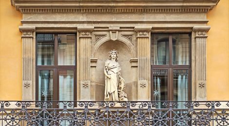 Estàtua d'Hermes al carrer Bergara de Barcelona.