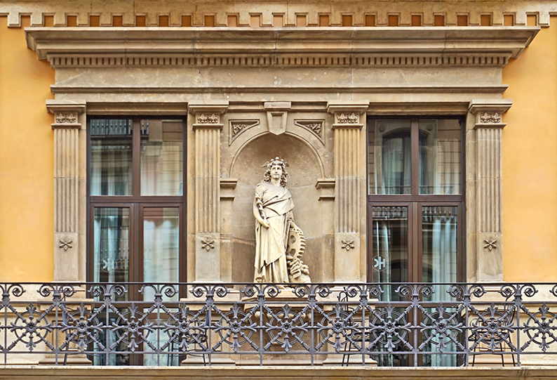 Estàtua d'Hermes al carrer Bergara de Barcelona.
