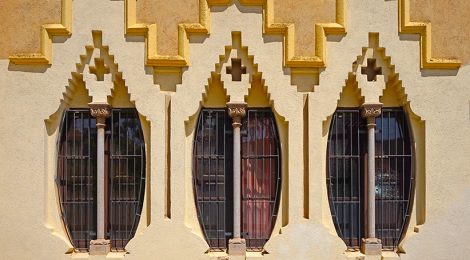 Finestres de la Rectoria de Cerdanyola del Vallès.