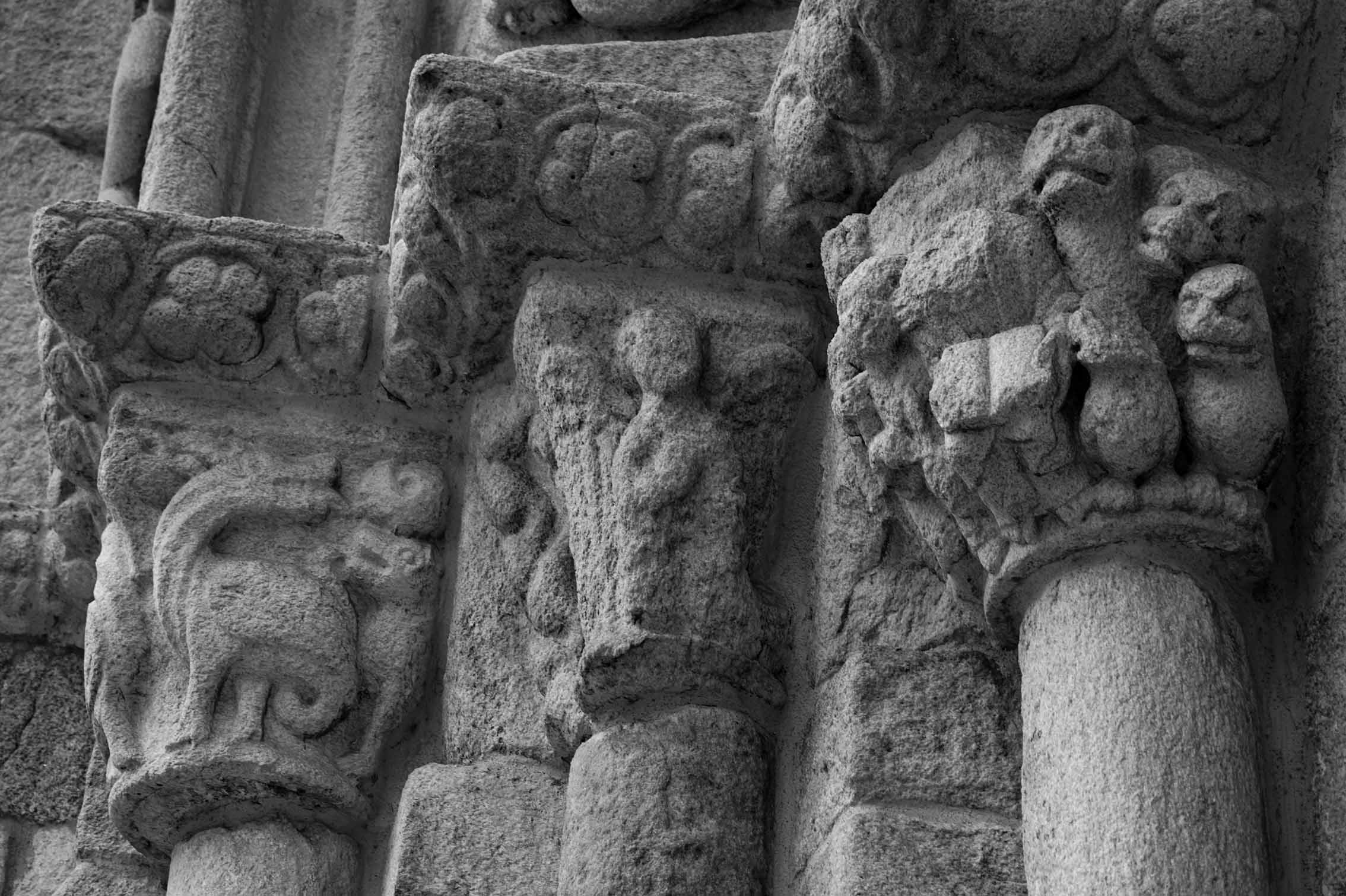 Capitells romànics a Santa Maria do Campo. 