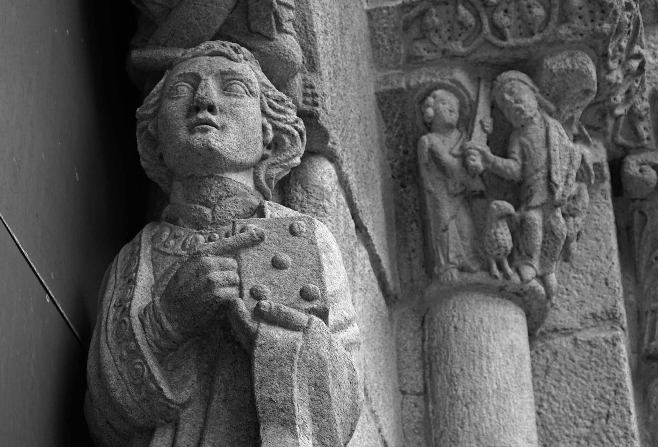 Escultura de Sant Joan a la porta de Santa Maria do Campo. Primer itinerari per A Coruña