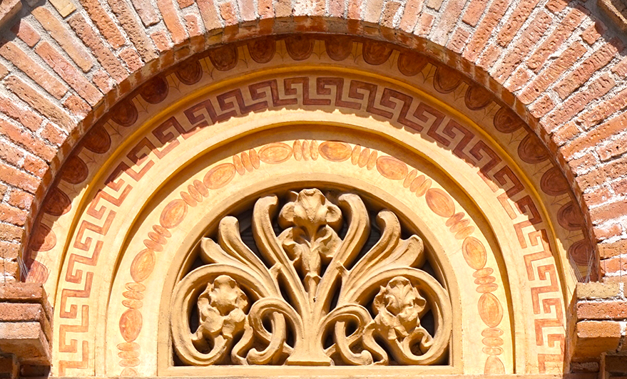 Timpà de la porta. Museu d'Art de Cerdanyola del Vallès