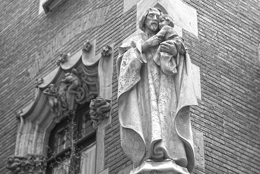 Escultura de Sant Josep a la Casa Martí. Els 4 Gats. 