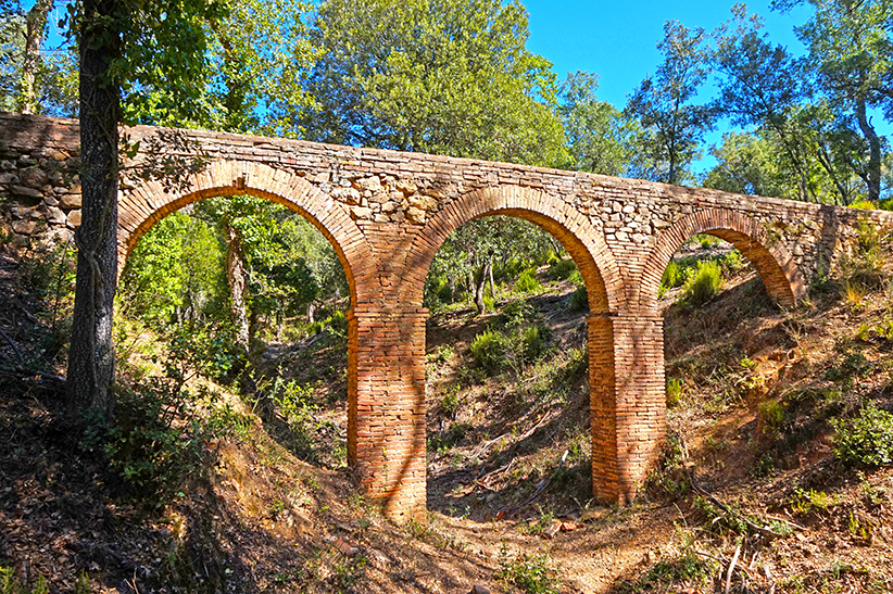 Aqüeducte de maó i pedra. Itinerari de l'aigua a Can Vilallonga