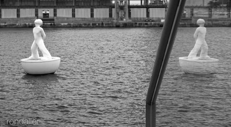 Escultura Miraestels al Port de Barcelona.