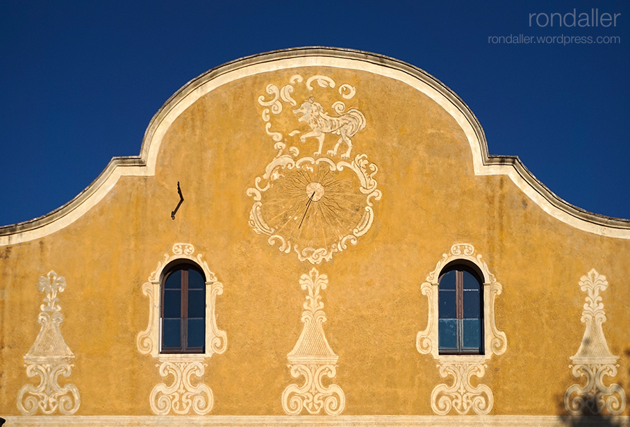 Esgrafiats del mas de Can Lleonart a Alella.