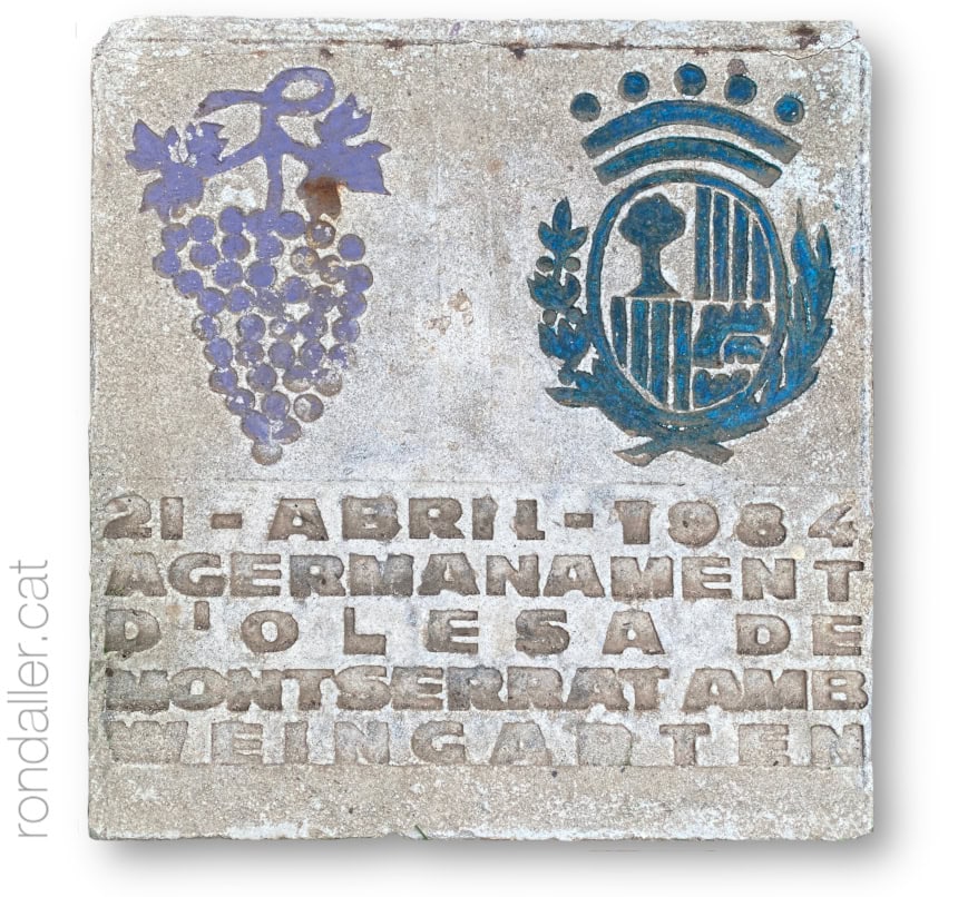 Detall del monument de l'agermanament entre Olesa de Montserrat i Weingarten.