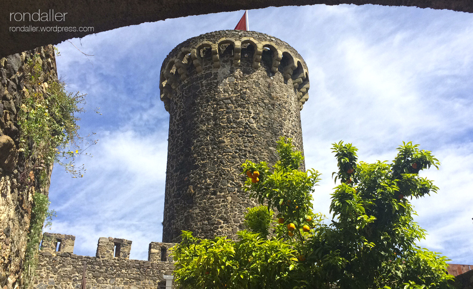 El judici al vescomte Ponç Hug de Cabrera. Hostalric. La Selva. Torre de la fortificació. La Selva.