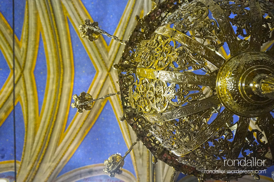 Làmpada a l'interior de l'església grega de Cargèse.