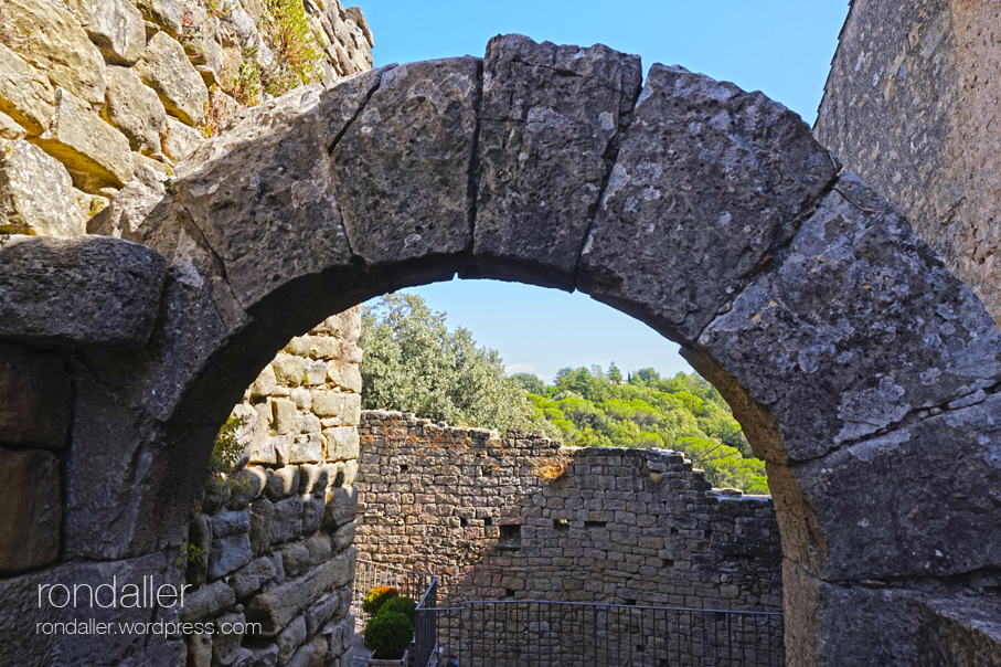 Ruta pel Moianès. Detall del castell de Castellterçol.