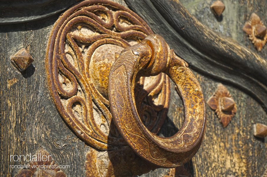 Picaporta de la Porta dels Apòstols de la Catedral de Girona.