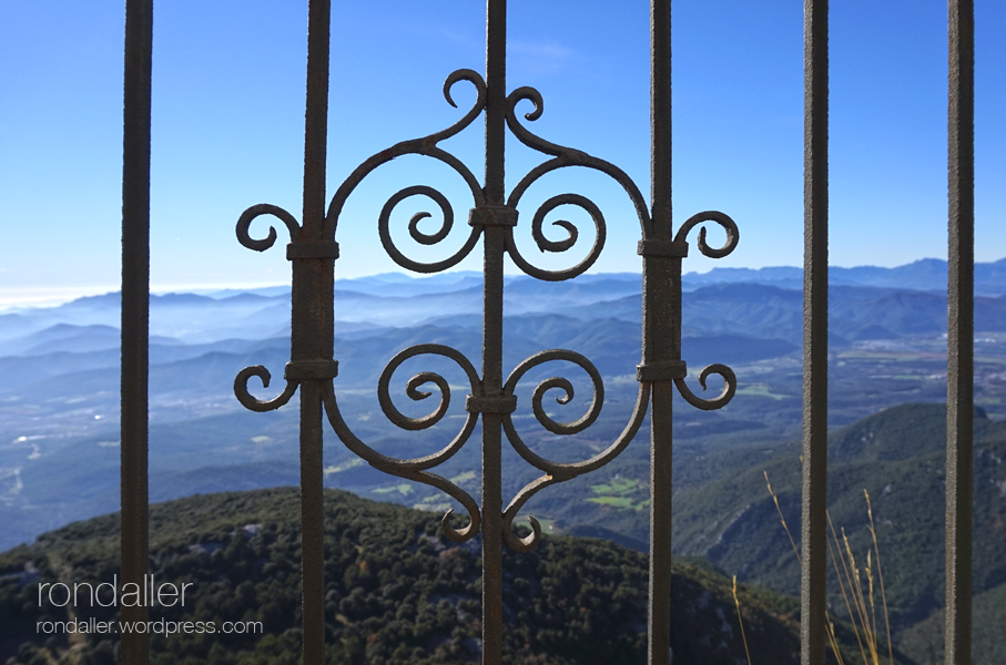 Garrtoxa, Mare de Déu del Mont, santuari