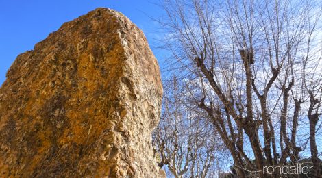 Monument Jaume Almera, Vilassar de Mar, Maresme, roca