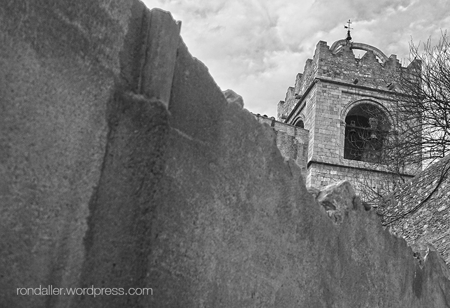 Campanar de l'església parroquial de Peralada, Alt Empordà