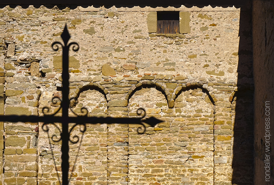 Paret lateral de Sant Martí de Riudeperes, Calldetenes. Osona.