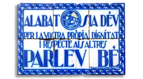 Plafó ceràmic a la masia de Can Draper a Sant Celoni.