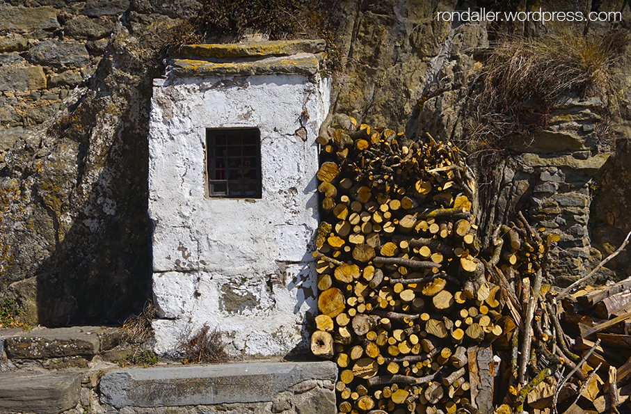 Capelleta a la vora del santuari de Bellmunt, Vall de Ges.