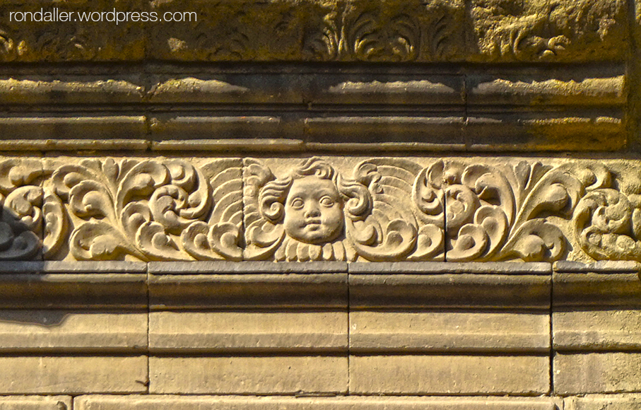 Fris decoratiu a l'església de la Pietat de Vic. Osona