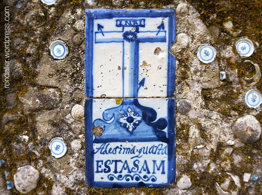 Rajola amb la catorzena estació del viacrucis. Quinta da Regaleira de Sintra. Portugal.