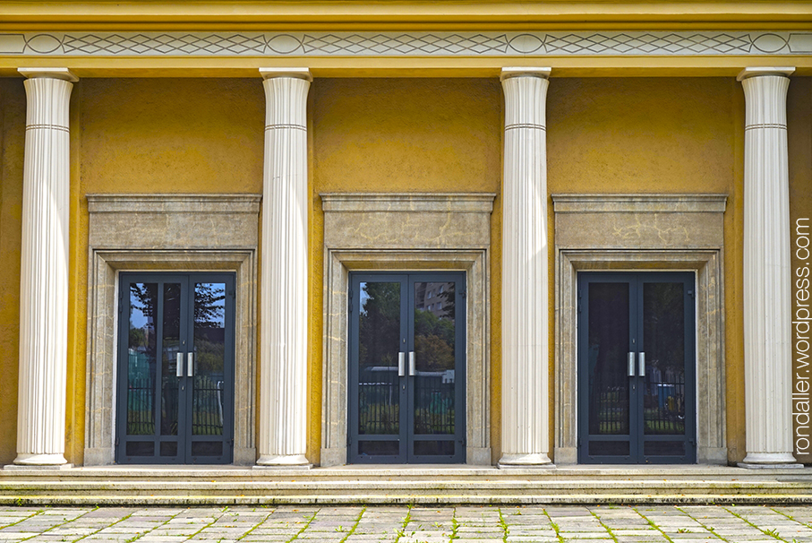 Itinerari per Nowa Huta. Entrada del teatre Lodowy.