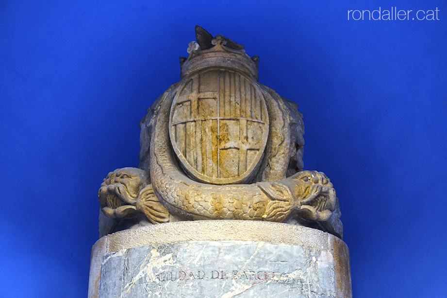 Descobrint el Raval. Font al carrer Nou de la Rambla, dedicada al Marquès del Campo Sagrado.