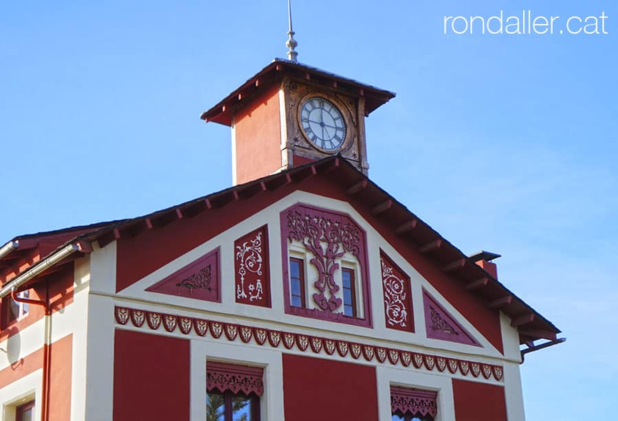 Façana de la Torre del Rellotge de Puigcerdà.