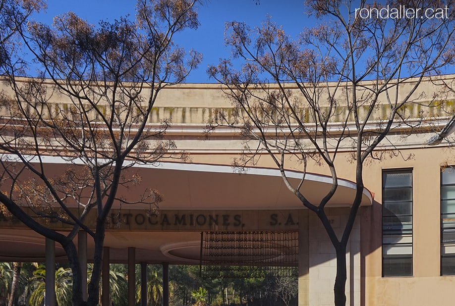 Entrada de la fàbrica automovilística Hispano Suiza o ENASA, més coneguda com a Pegaso.