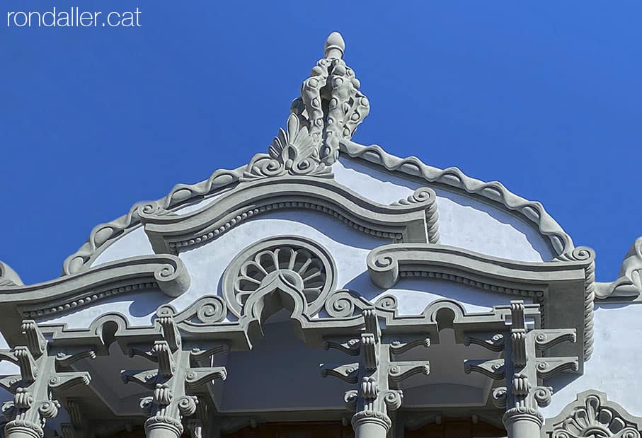 Passejada per Sueca. Tribuna art-déco de l'Ateneu Suecà del Socors, projectat el 1926 per Joan Guardiola.