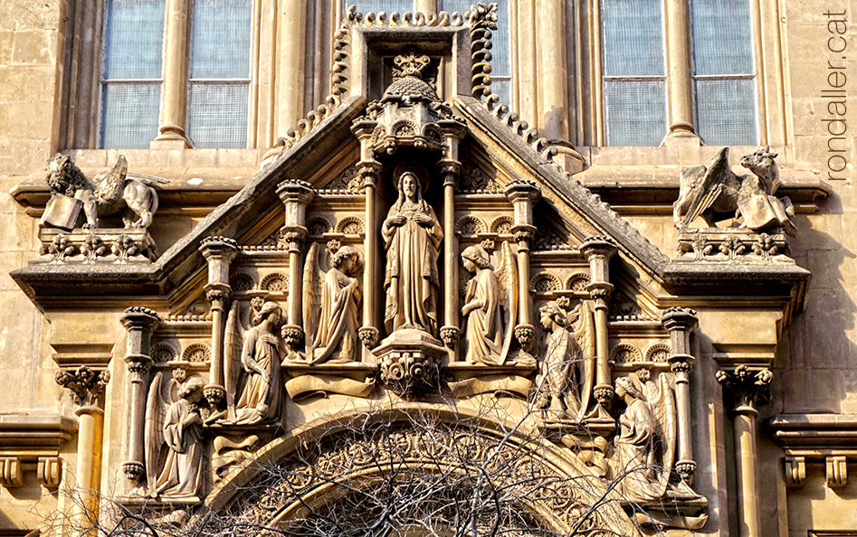 Conjunt escultòric de l’església del Sagrat Cor dels Jesuïtes de Barcelona projectada per Joan Martorell.