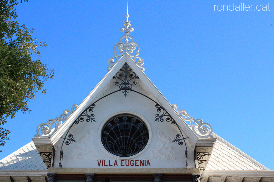 Decoració del xalet modernista Villa Eugenia, a l’avinguda Joan Peset Aleixandre.