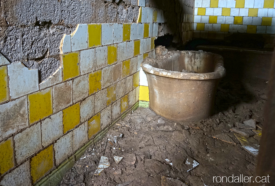 Una de les sales de banys del balneari de la Puda de Montserrat a Esparreguera (Baix Llobregat).