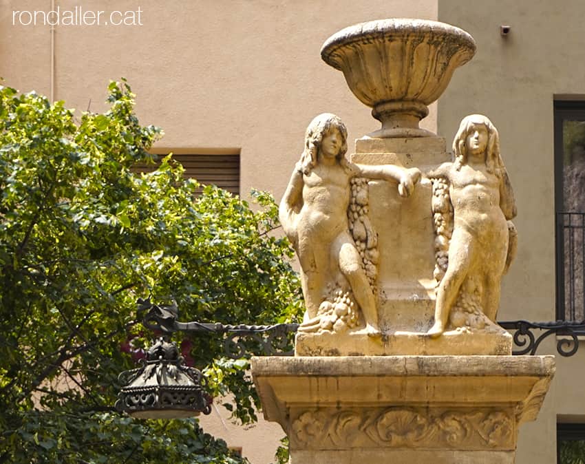 Font de Cristòfol Vidal d'Esparreguera realitzada per Josep Domènech i Mansana amb escultura de Frederic Marès.