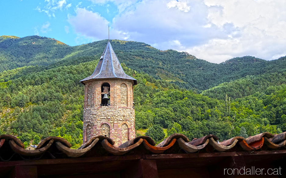 Itinerari per Vilaller (Alta Ribagorça). Campanar de l'església de Sant Climent.