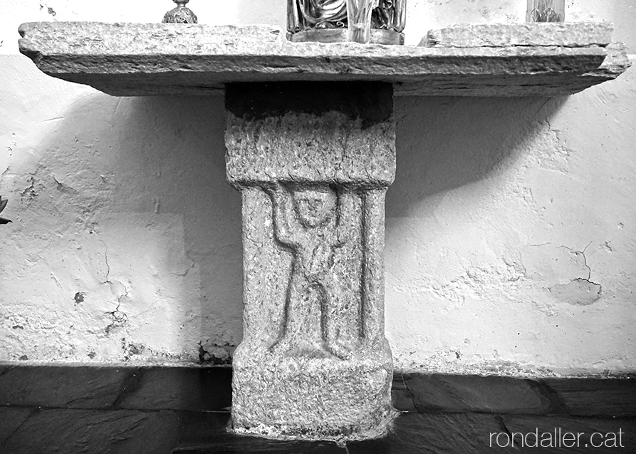 Església de Sant Fèlix de Vilac a la Vall d'Aran. Un dels altars del presbiteri.