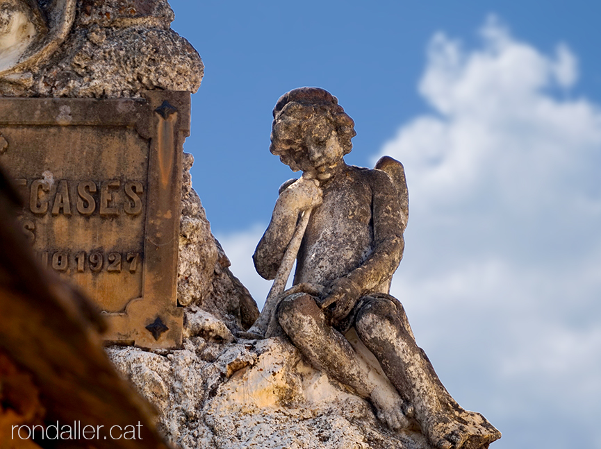 Panteó d'Antoni Secases al cementiri de la vila d'Alàs a l'Urgellet (Alt Urgell).