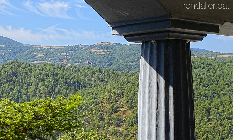 Panoràmica del paisatge que envolta el municipi d'Alàs i Cerc a l'Urgellet.