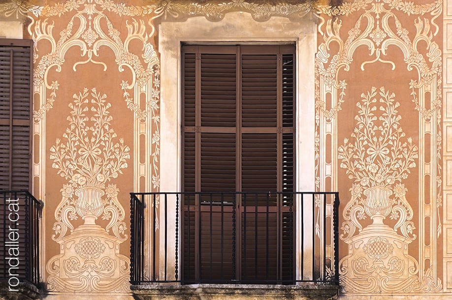 Esgrafiats de la Casa Galceran de Vilanova i la Geltrú, realitzats per Josep Francesc Ràfols i Fontanals.