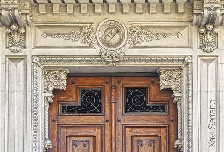 Casa Aleu o Casa Teresa Font, edifici eclèctic projectat el 1889 per Manel Comas i Thos.