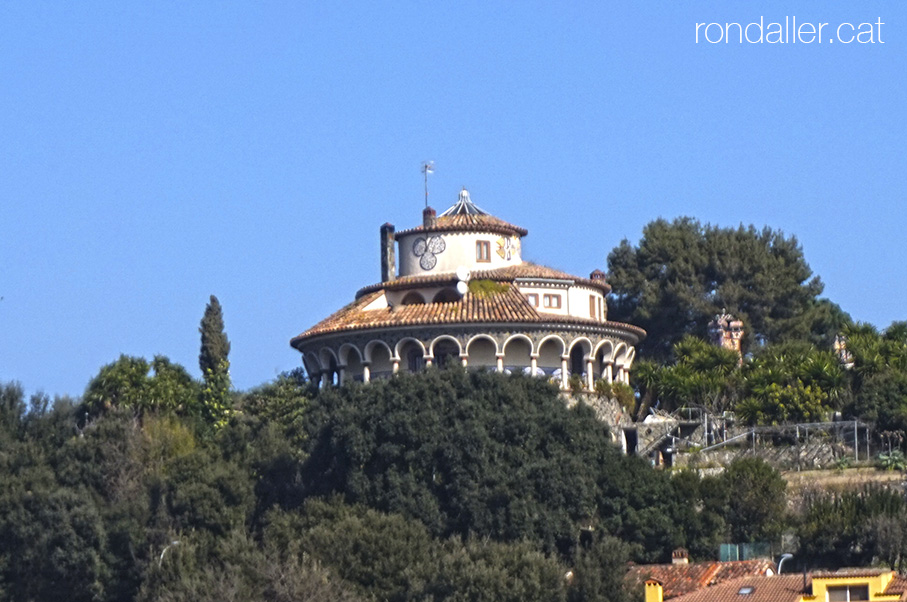 Panoràmica de La Torre Rodona de l'urbanització Sant Carles. 