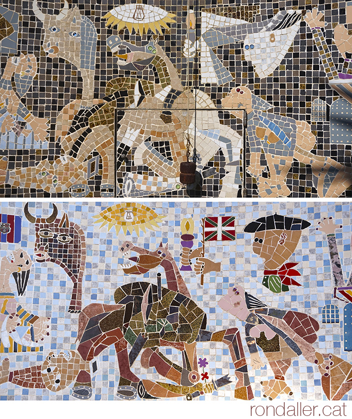 Dos mosaics amb la representació del Gernika de Picasso.