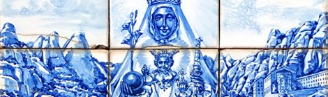 Plafó ceràmic amb la imatge de la Mare de Déu de Montserrat.