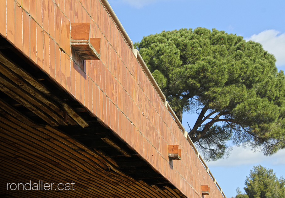 Botiga de mobles l'Art a l'Ametlla del Vallès, projectada per Lluís Carles Ferrer Montseny..