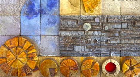 Mosaic de Raventós al carrer Pau Claris de Barcelona, realitzat els anys setanta del segle XX.